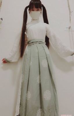 julia紧身裙中文字幕在线看_BD英语在线观看完整版